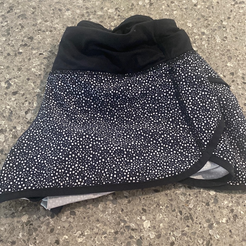 lululemon black and white speed up shorts